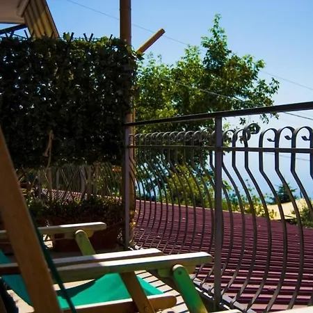 Agriturismo Mare E Monti 酒店 *