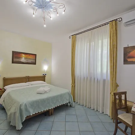 Agriturismo Mare E Monti Hotel *